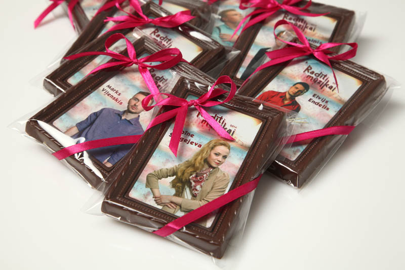 90 g - 90g Framed Chocolate Picture in a Polybag with Ribbon