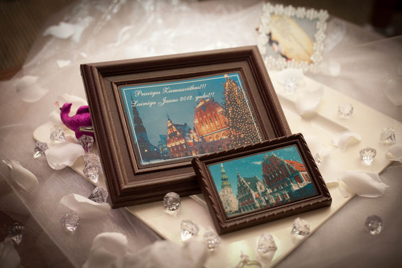 Travel Gifts - 420g Framed Chocolate Picture in a Polybag with Ribbon