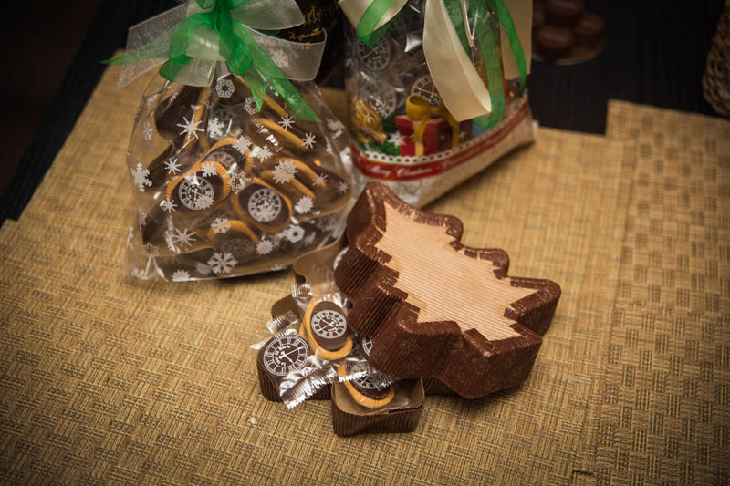 Custom Product Packaging - 75g 15 biscuits with chocolate in a fir tree shaped box + bag