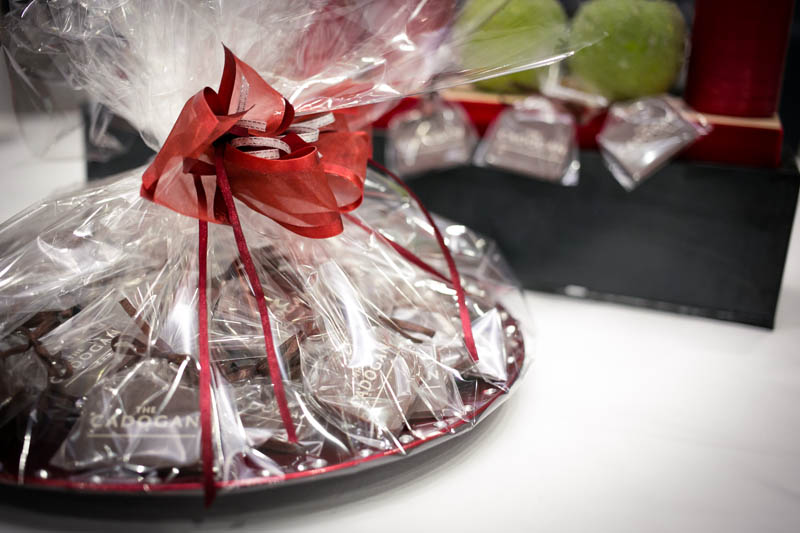 Christmas Chocolate Gifts - 450g Plastic plate filled with 50 pcs of 7 g chocolate bars